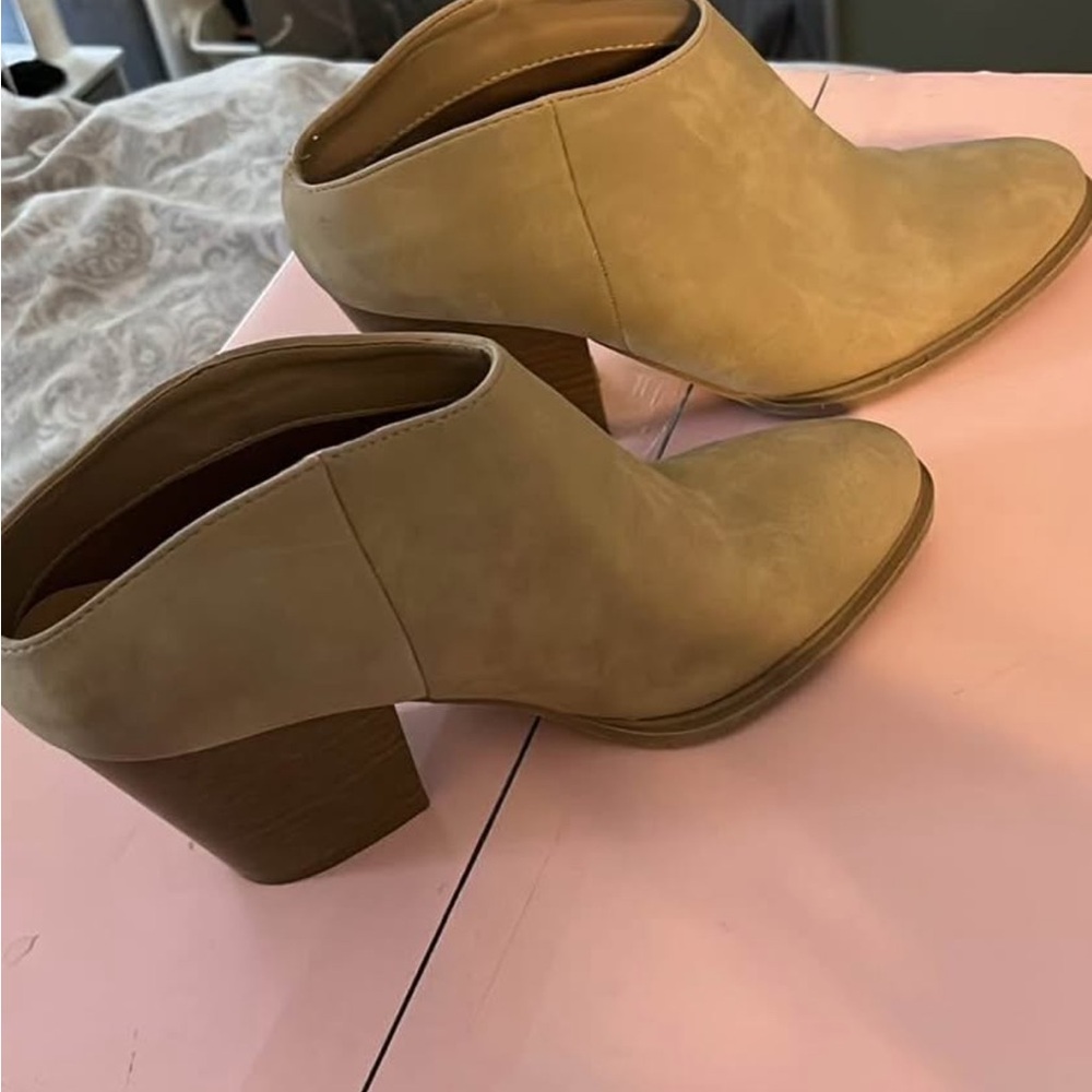 JustFab Classic Beige Ankle Booties